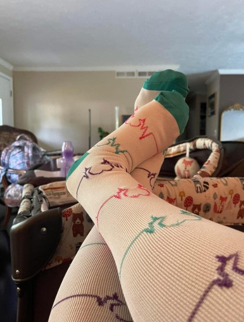 compression socks for injury recovery 15–20 mmHg helping reduce swelling and improve circulation during healing